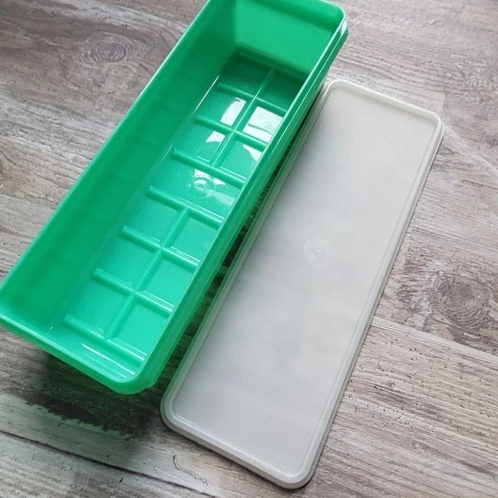 TUPPERWARE Bread Celery Vegetable Keeper Container Jadeite Green 782 892 Vintage